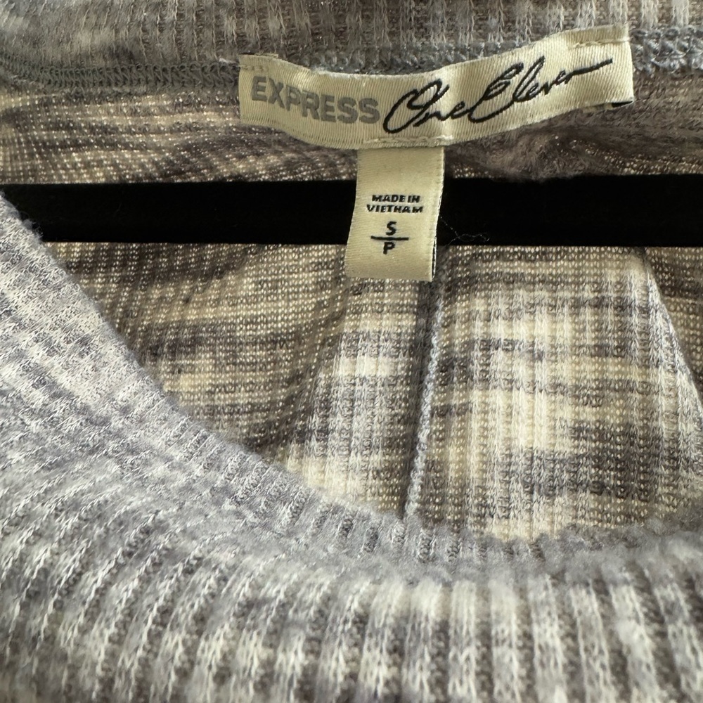 Gray Ribbed Long Sleeve Top - Picture 4 of 4